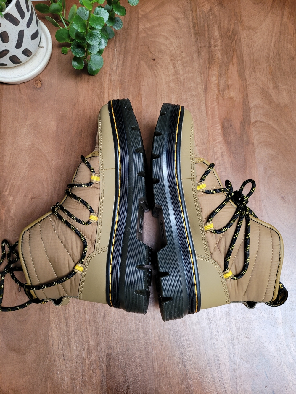 NWOT Dr. Martens Combs Hiking Boots - Women - Picture 8 of 9